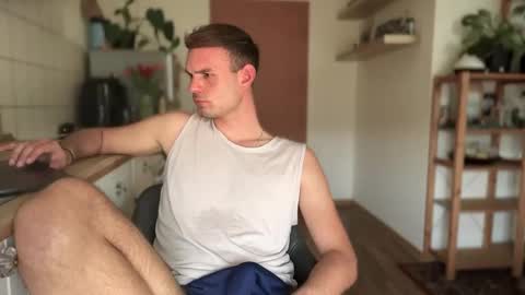 Snapshot of newbief chatting on March 2025 01:54:01 PM Finnr online show from March 2025 01:54:01 PM