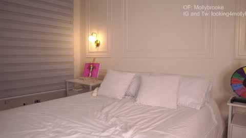 Snapshot of newmollybrooke chatting on January 2025 02:02:01 AM  all my links Here online show from January 2025 02:02:01 AM