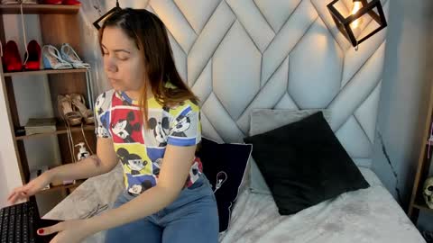 Milena online show from February 2025 01:32:01 PM