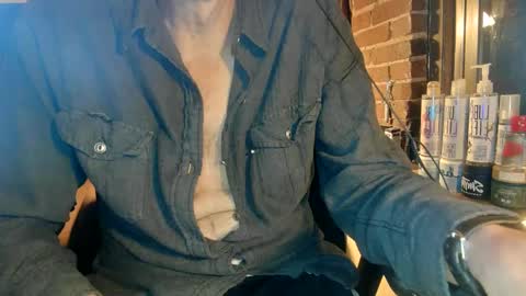 Snapshot of nfgwholoves2cum chatting on February 2025 11:24:01 PM NFG Nice Friendly Guy Dick online show from February 2025 11:24:01 PM