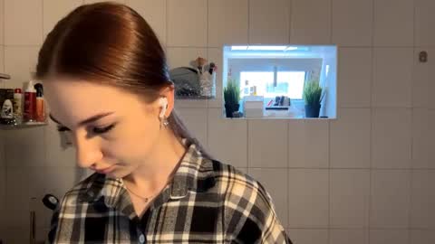 Snapshot of nganlyerly chatting on April 2026 04:18:01 AM Kate Ng online show from April 2026 04:18:01 AM