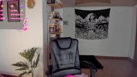 Nia online show from February 2025 07:10:02 PM