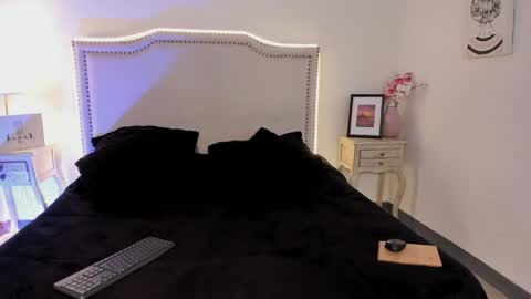 Snapshot of nia_malkova chatting on May 2026 09:04:02 AM Nia Malkova online show from May 2026 09:04:02 AM