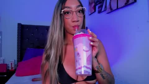 Snapshot of nia_seren chatting on April 2026 09:59:02 PM Nia online show from April 2026 09:59:02 PM