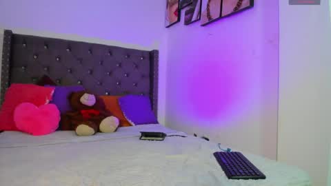 Snapshot of nia_seren chatting on April 2026 09:59:02 PM Nia online show from April 2026 09:59:02 PM