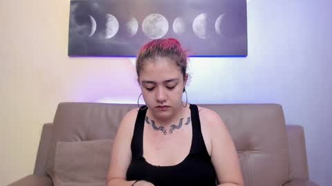 Snapshot of nia_stark chatting on January 2025 12:00:01 PM Estefani online show from January 2025 12:00:01 PM