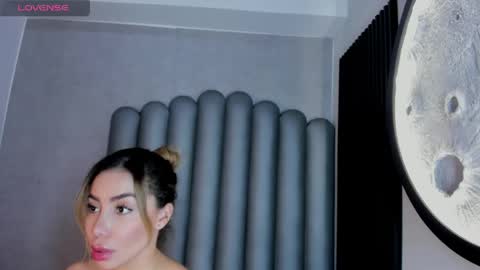 niacrawfordd online show from May 2026 11:33:02 PM