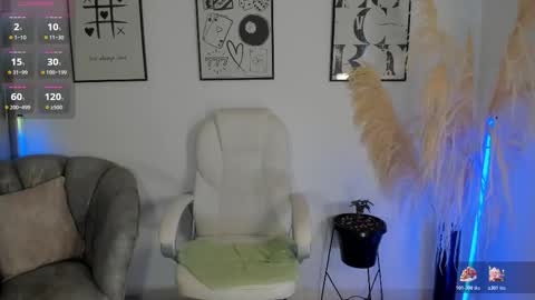 Nia online show from December 2025 01:38:02 PM