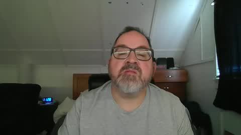 niceguy7208 online show from April 2026 03:28:01 PM