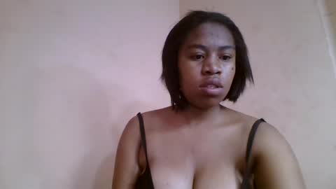 Snapshot of nicelly01 chatting on June 2026 06:00:01 AM nicelly01 online show from June 2026 06:00:01 AM
