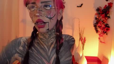   Help me reach 100 thumbs up online show from October 2025 06:56:01 AM