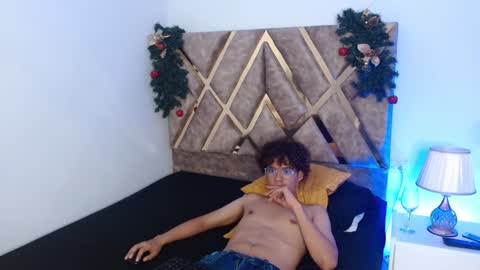 Snapshot of nickolas_moon chatting on December 2024 03:30:02 PM Nickolas Muoz online show from December 2024 03:30:02 PM
