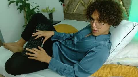 Snapshot of nickolas_moon chatting on December 2024 09:09:02 PM Nickolas Muoz online show from December 2024 09:09:02 PM