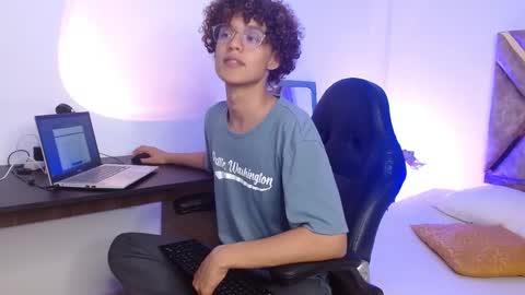 Snapshot of nickolas_moon chatting on February 2025 12:19:02 AM Nickolas Muoz online show from February 2025 12:19:02 AM