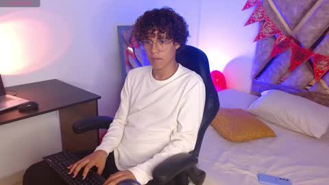 Snapshot of nickolas_moon chatting on February 2025 02:59:01 PM Nickolas Muoz online show from February 2025 02:59:01 PM