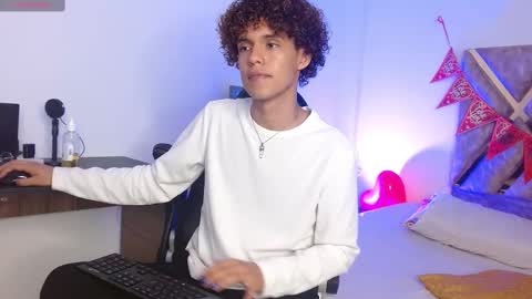Snapshot of nickolas_moon chatting on February 2025 09:08:02 PM Nickolas Muoz online show from February 2025 09:08:02 PM