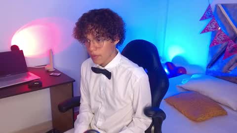 Snapshot of nickolas_moon chatting on February 2025 02:59:02 PM Nickolas Muoz online show from February 2025 02:59:02 PM