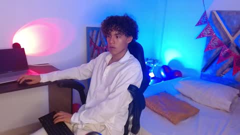 Snapshot of nickolas_moon chatting on February 2025 06:04:02 PM Nickolas Muoz online show from February 2025 06:04:02 PM