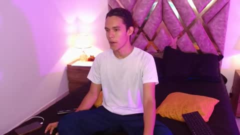 Snapshot of nickolas_moon chatting on September 2025 03:01:02 PM Nickolas Muoz online show from September 2025 03:01:02 PM