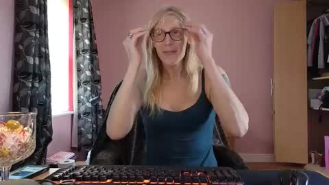 nicktuuk online show from April 2026 04:30:02 PM