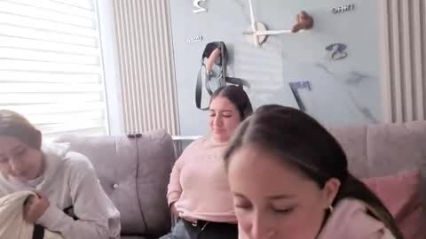 nicky_as online show from December 2025 02:22:01 PM