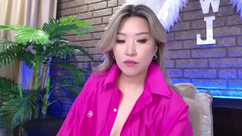 Snapshot of nicky_owl chatting on March 2025 09:33:02 AM Today is my 41st birthday And in 2 hours Im waiting for you on the stream Stock up on tokens and a good mood Nicky online show from March 2025 09:33:02 AM