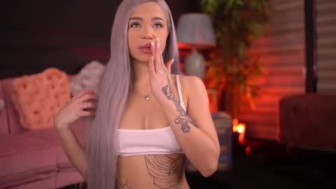 Nicky online show from November 2025 07:15:02 PM