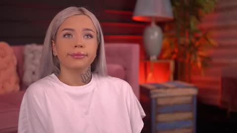 Nicky online show from November 2025 07:03:01 PM