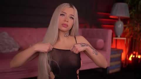 Nicky online show from November 2025 07:13:02 PM