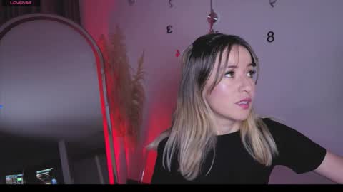 Nicky online show from November 2025 10:59:02 PM