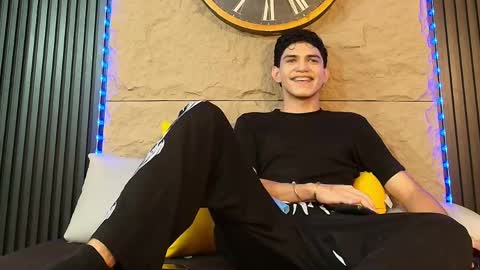 Snapshot of nico_monroet chatting on May 2026 10:48:01 PM nico_monroet online show from May 2026 10:48:01 PM