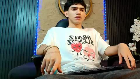 Snapshot of nico_monroet chatting on May 2026 08:05:02 PM nico_monroet online show from May 2026 08:05:02 PM