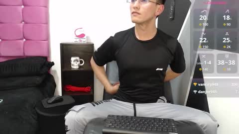 Nicols online show from October 2025 07:32:01 PM