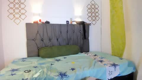 Nicol online show from February 2025 03:45:02 AM