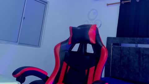 Nicol online show from September 2025 02:33:01 AM