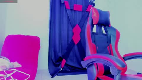 Nicol online show from October 2025 04:20:02 AM