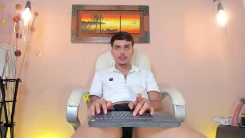 Snapshot of nicolasrey1 chatting on November 2025 04:44:02 AM Nicolas Rey online show from November 2025 04:44:02 AM