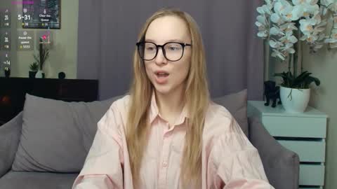 Nicoletta online show from December 2025 07:10:01 PM