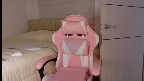 Nicol  online show from February 2026 05:17:02 PM