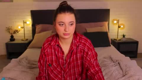 Nicole De Lux online show from March 2026 07:20:02 PM