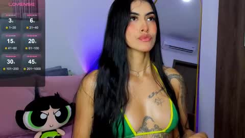 Snapshot of nicole_duran3095 chatting on September 2025 05:18:01 AM Nick online show from September 2025 05:18:01 AM