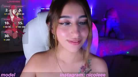 Snapshot of nicole_edwards chatting on October 2025 12:40:02 AM Nicole online show from October 2025 12:40:02 AM