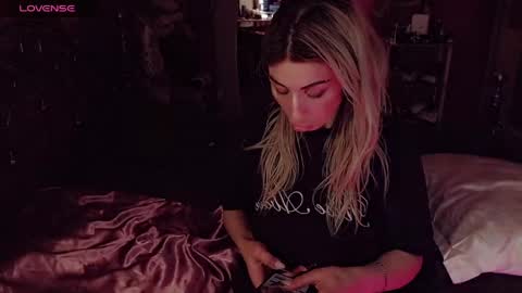 Snapshot of nicole_g0ld_ chatting on May 2026 07:48:02 AM Nicole online show from May 2026 07:48:02 AM