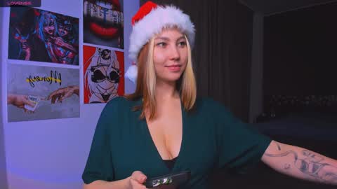 Snapshot of nicole_matt chatting on December 2024 03:07:02 AM Nicole online show from December 2024 03:07:02 AM
