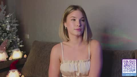 Snapshot of nicole_w00 chatting on December 2024 03:54:02 PM Nicole online show from December 2024 03:54:02 PM