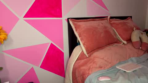 Nicole online show from September 2025 04:17:01 AM