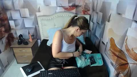 nicolee millerr online show from February 2025 12:26:02 PM