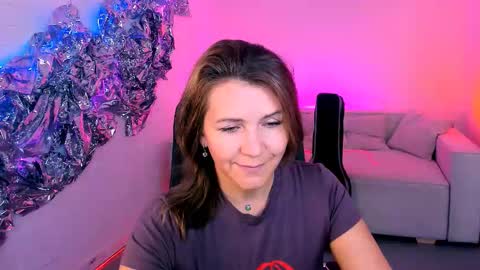 nicolehits online show from September 2025 05:18:01 AM