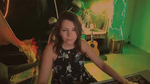 nicolehits online show from December 2025 07:53:02 PM