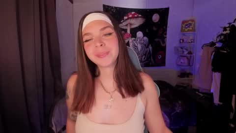 Nicol independent model online show from September 2025 07:57:01 PM